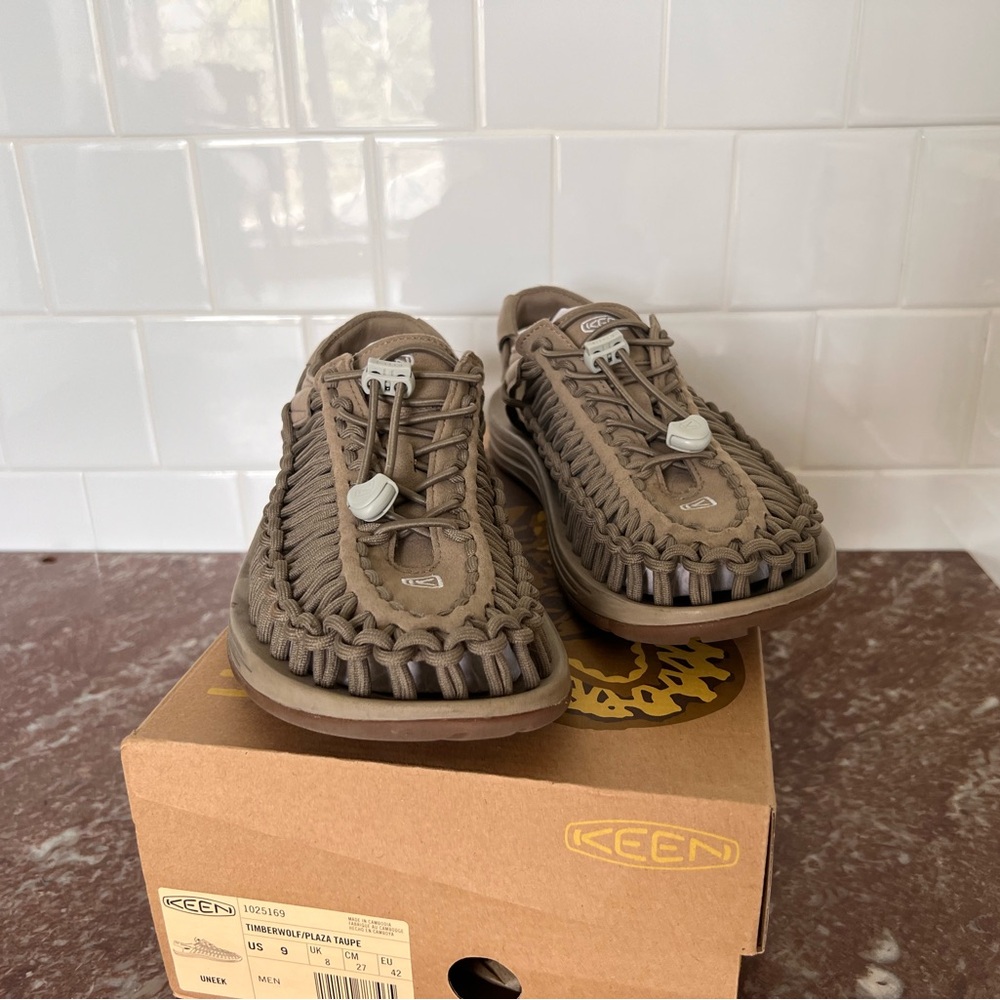 Keen Uneek size 9